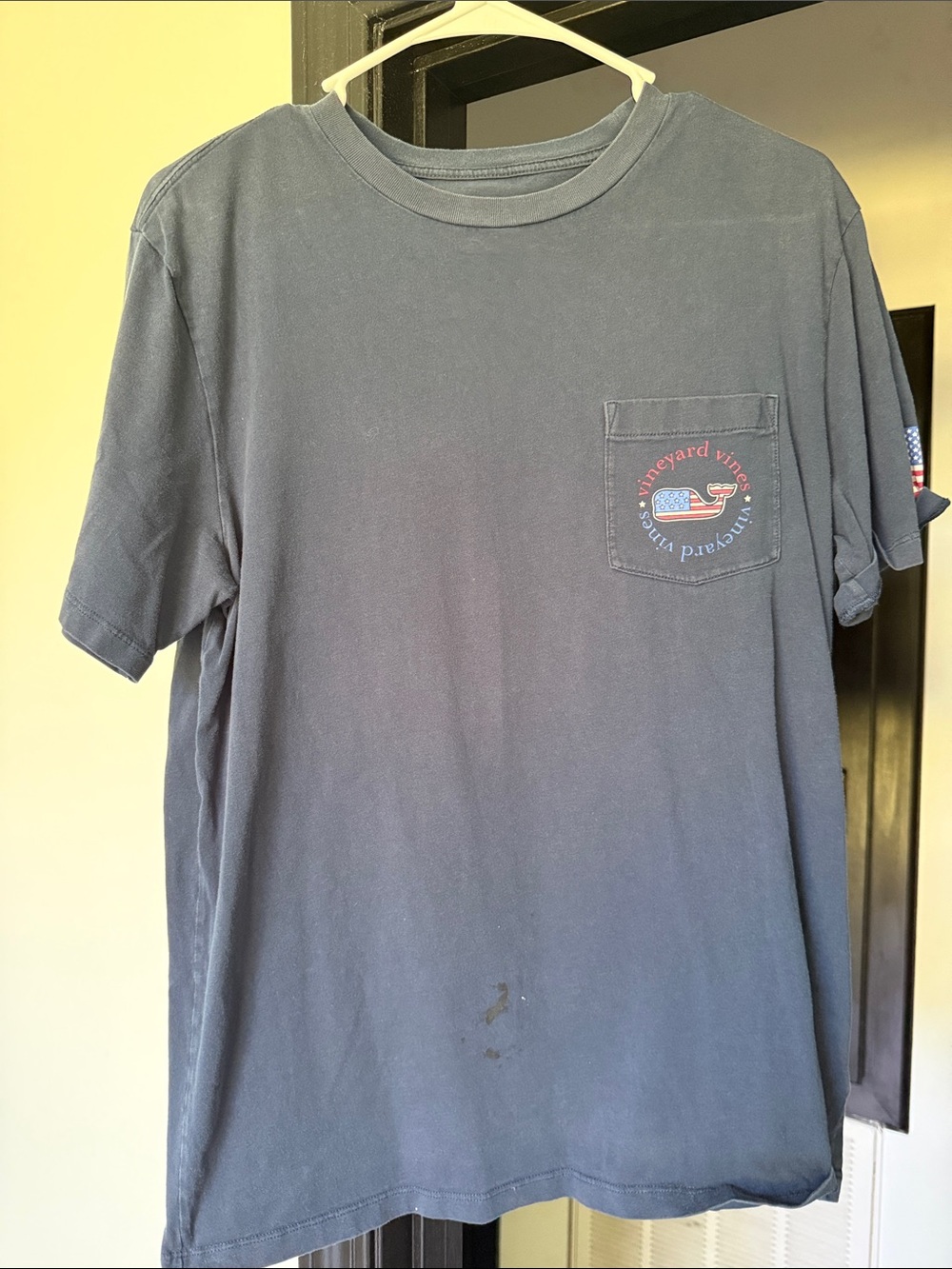 Vineyard Vines Men's Pocket Tee in Navy with Logo Patch